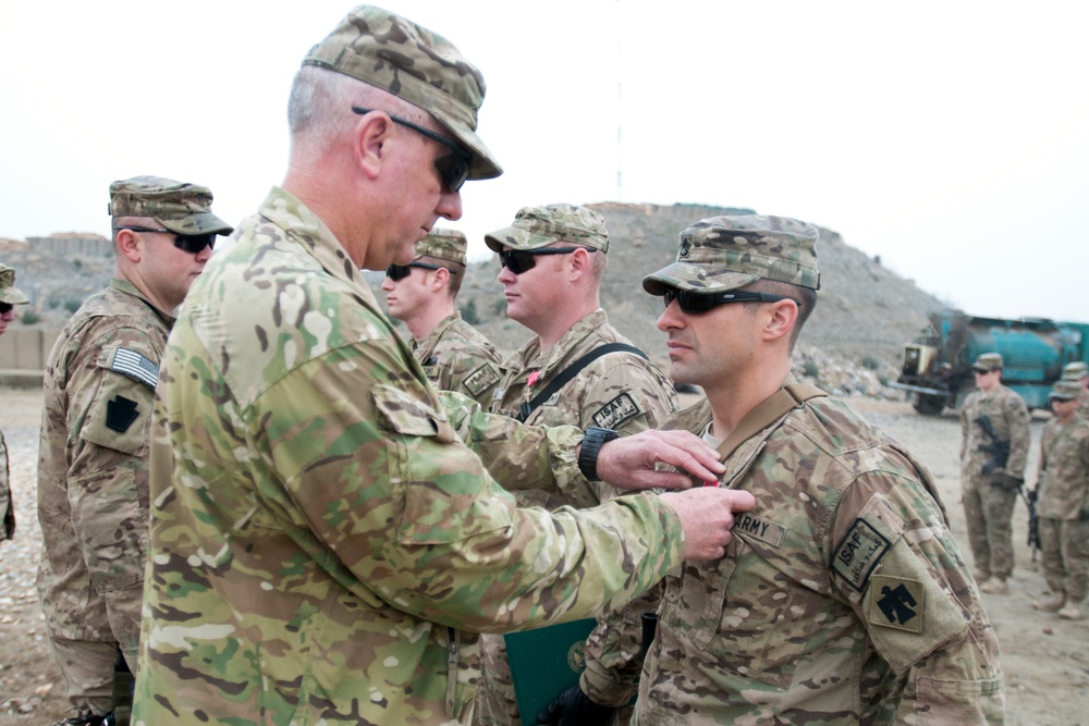 Thunderbird soldiers receive awards