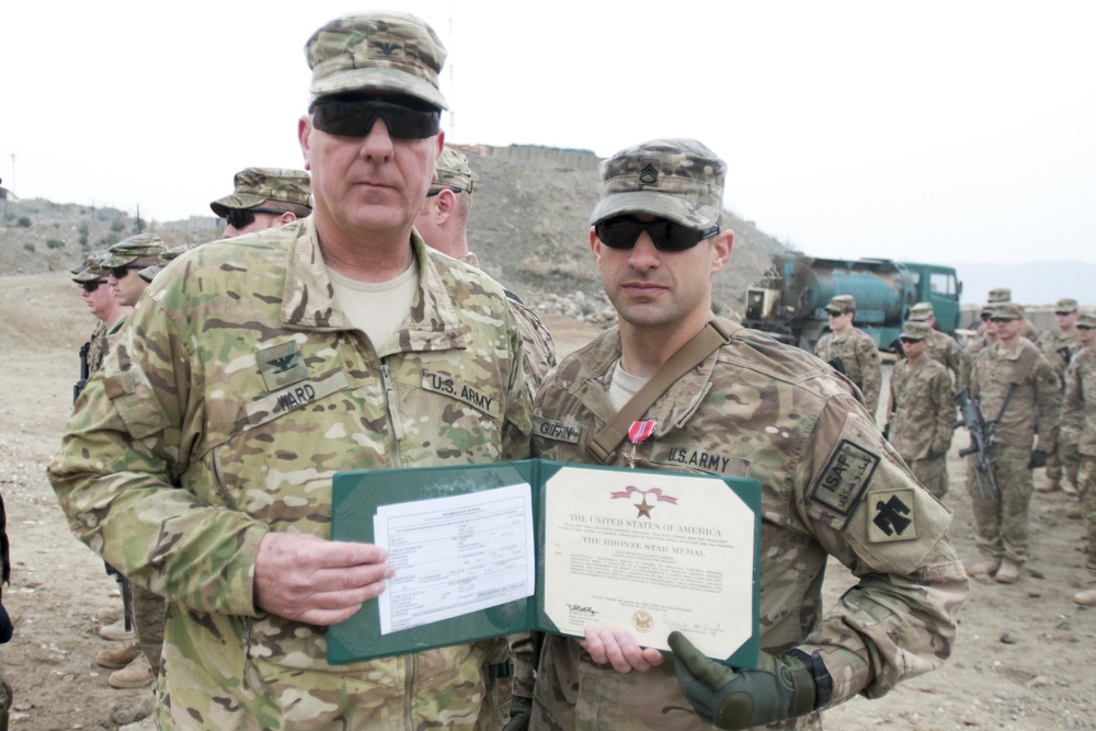 Thunderbird soldiers receive awards