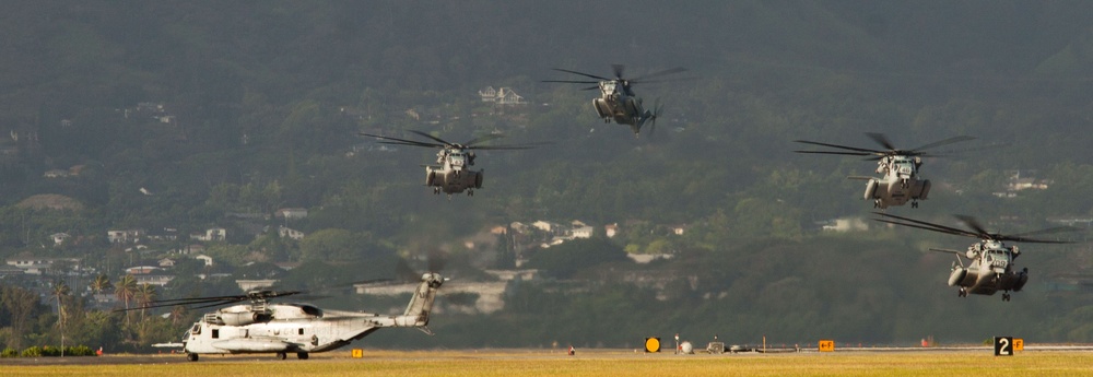 Seven Super Stallions fly in, join HMH-463
