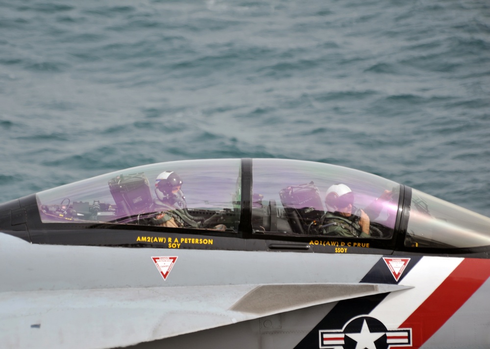 Bahrain air force brigade general aboard F/A-18F Super Hornet