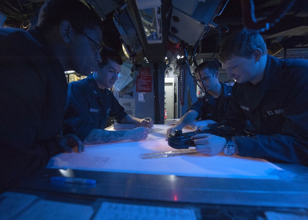 USS Gunston Hall sailors conduct training