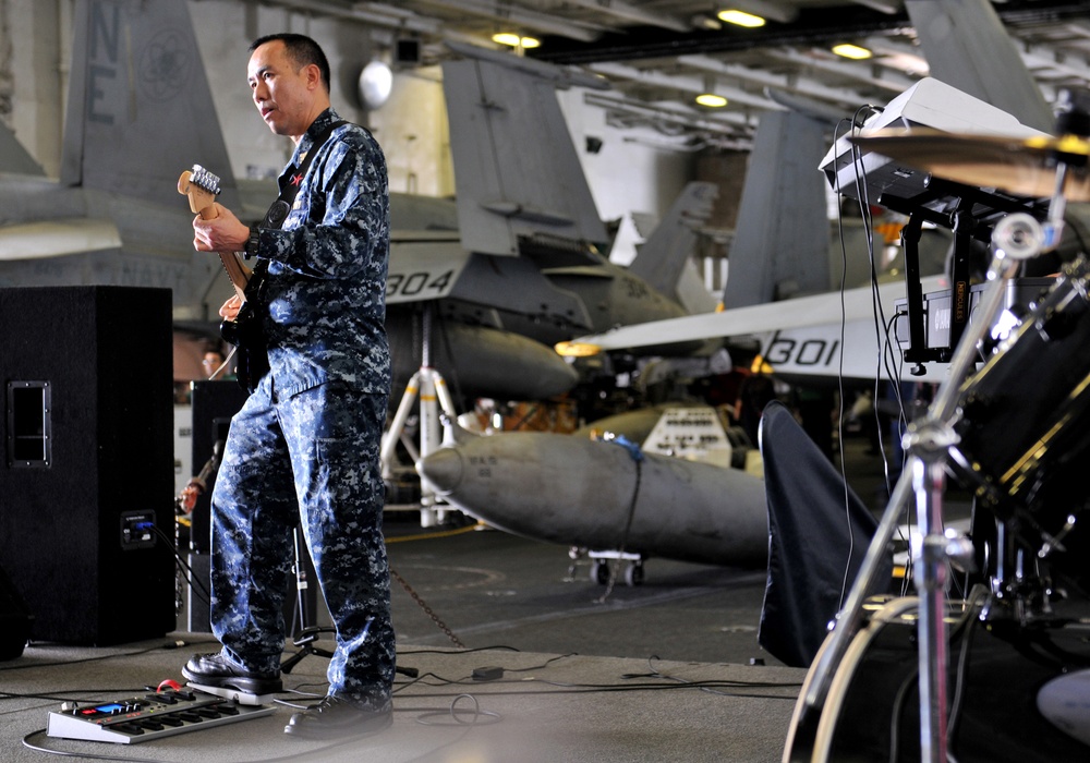 USS Abraham Lincoln sailors preps guitar