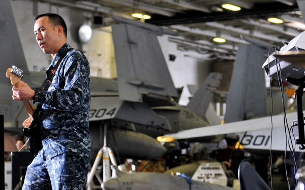 USS Abraham Lincoln sailors preps guitar