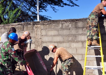 Seabees build platform in Caracol