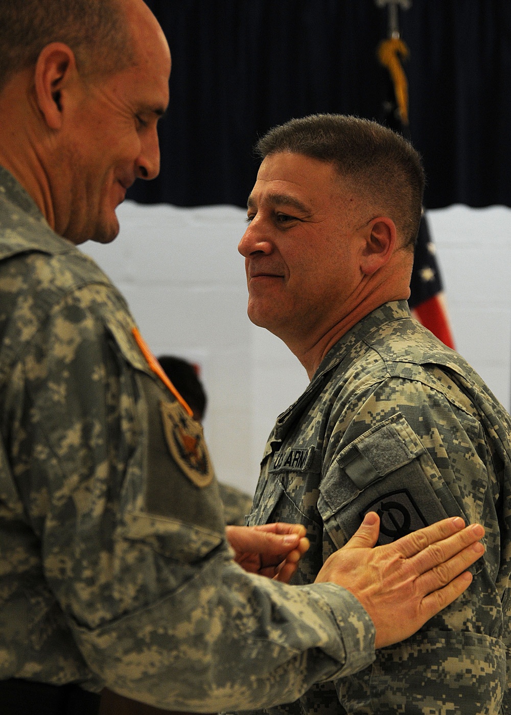 Brig. Gen. presents command sergeant major new unit patch