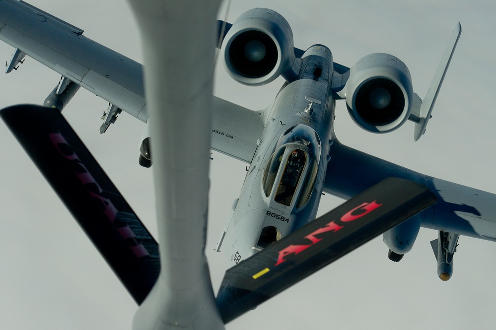 Utah Air National Guard refueling A-10 Thunderbolt