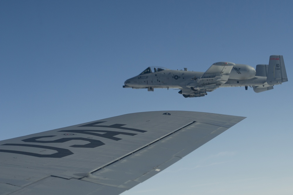 Utah Air National Guard refueling A-10 Thunderbolt