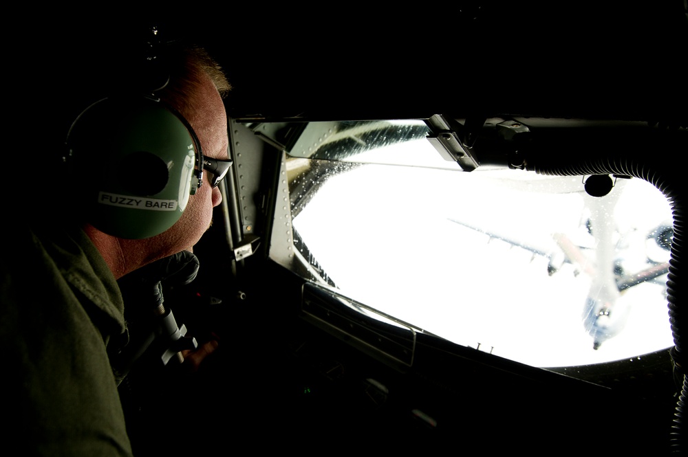 Utah Air National Guard refueling A-10 Thunderbolt