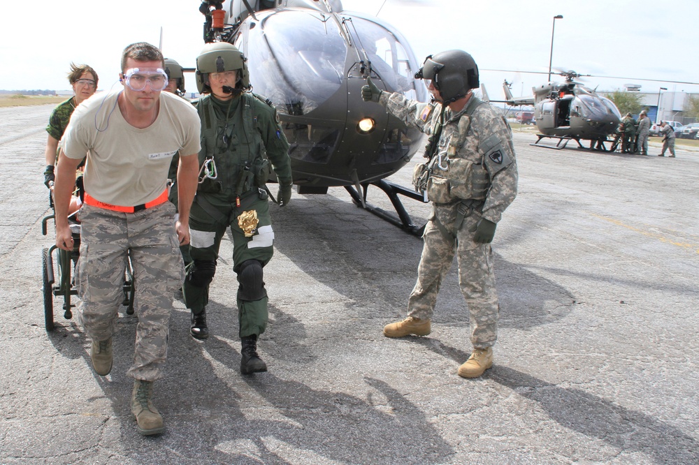 Virginia Guard soldiers and airmen support Global Guardian 2012