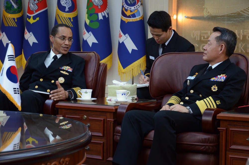 US Pacific Fleet commander meets with Republic of Korea Chief of Naval Operations