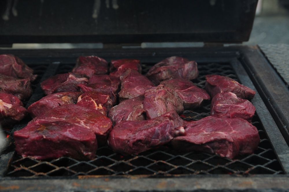 Serving Our Troops: St. Paul to Kuwait Serving Our Troops: St. Paul to Kuwait