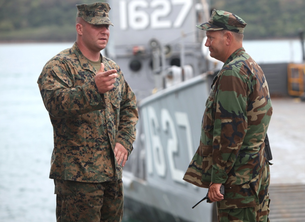 Packing and unpacking the 31st MEU