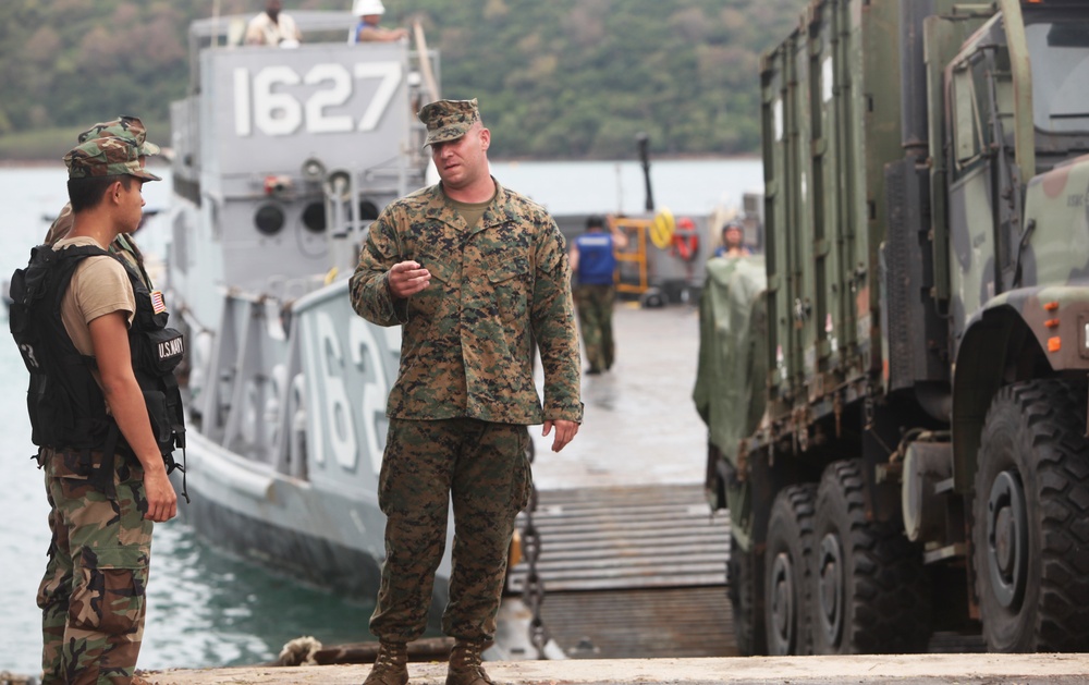 Packing and unpacking the 31st MEU