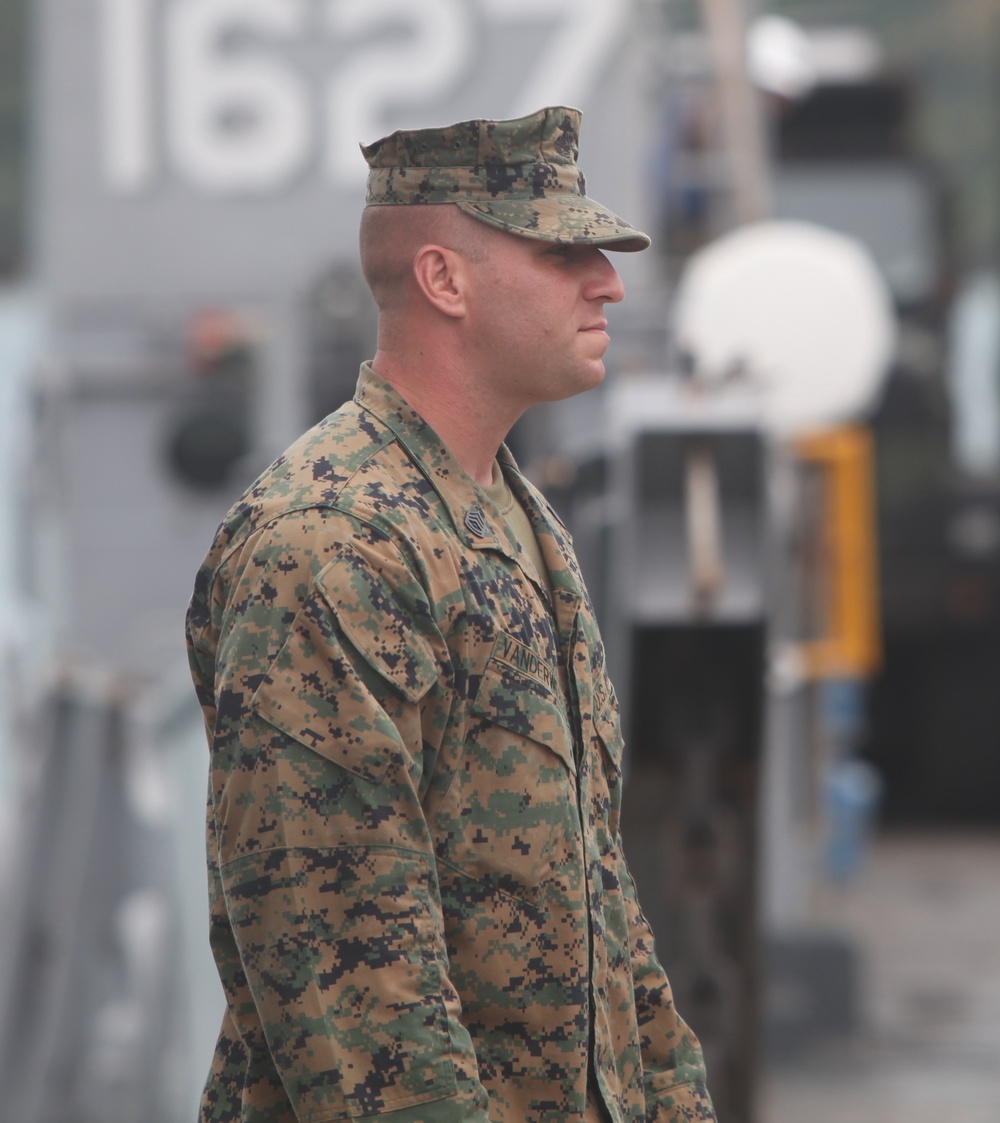 Packing and unpacking the 31st MEU