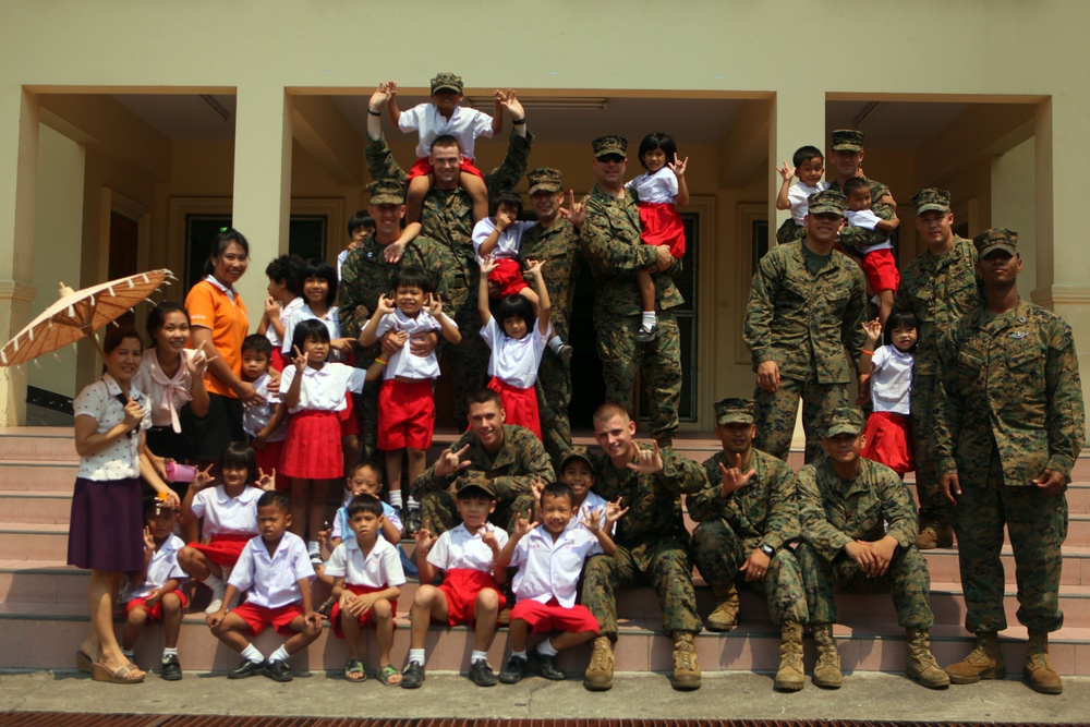 31st MEU Marines and sailors entertain orphans in Thailand