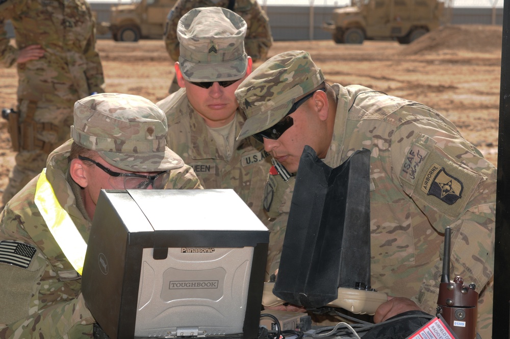 Soldiers gain fly time with the Raven