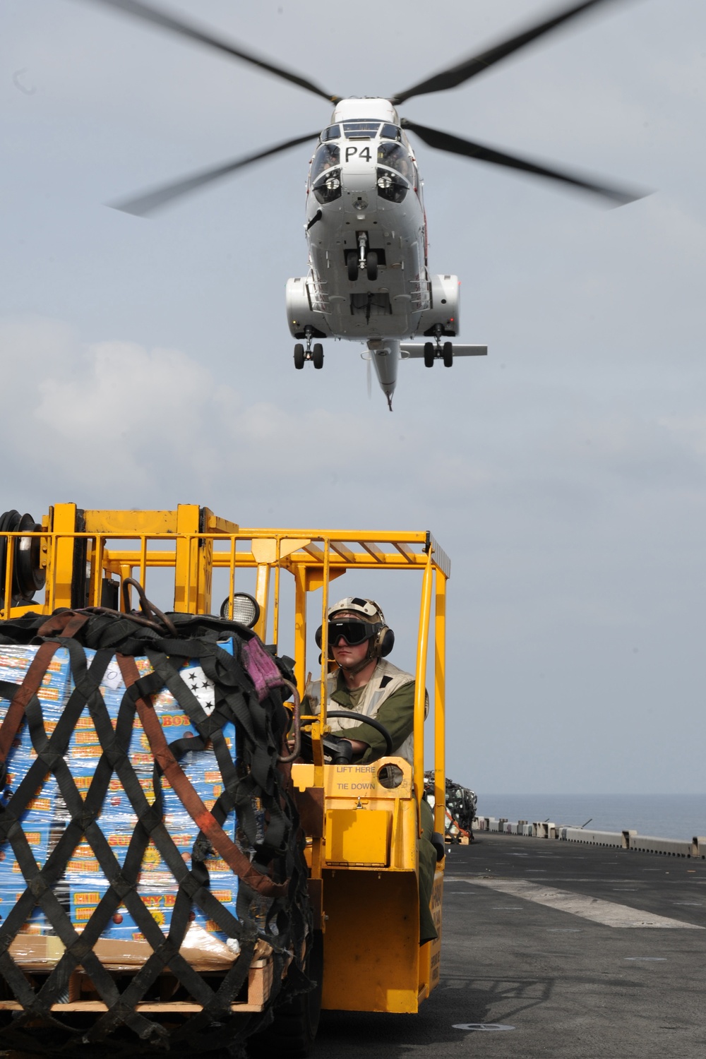 USS Makin Island vertical replenishment