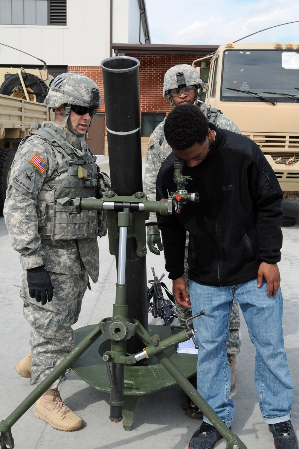 'Vanguard' soldiers share experiences with high school students