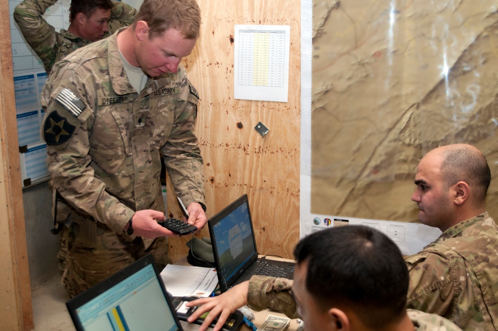 389th Finance goes where soldiers go to ‘show them the money’