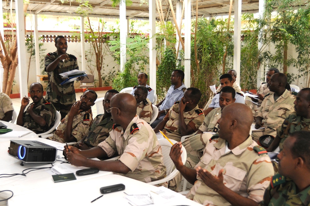 Djiboutian military hosts military decision-making seminar