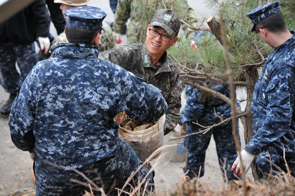 US sailors keep tradition of goodwill alive at Aikwangwon orphanage