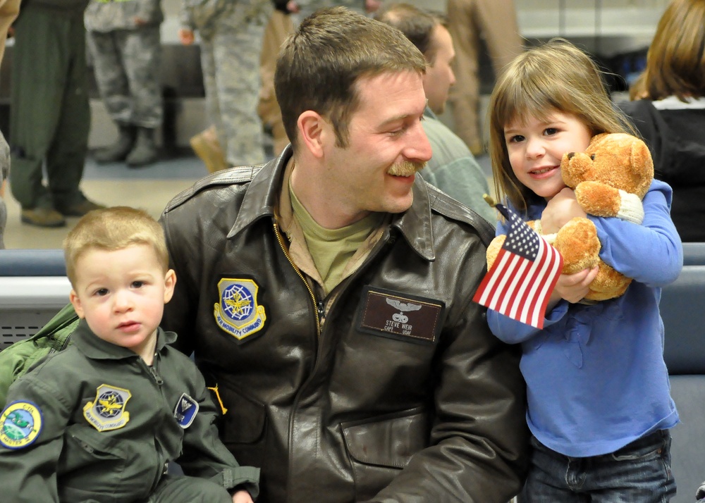 Family, friends welcome 7th Airlift Squadron home