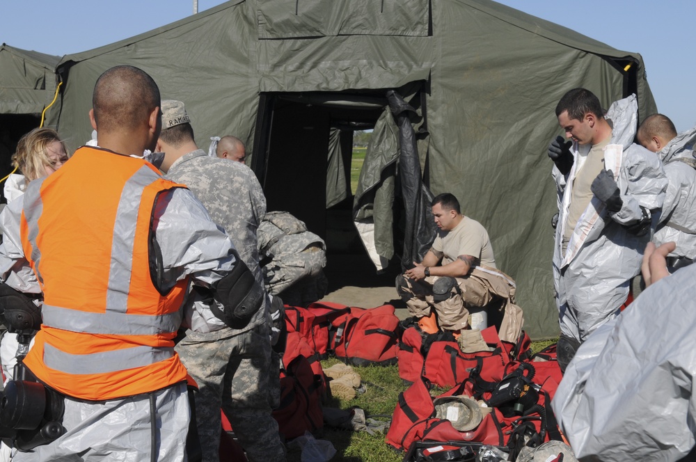 Texas Guardsmen support local authorities for emergency exercise