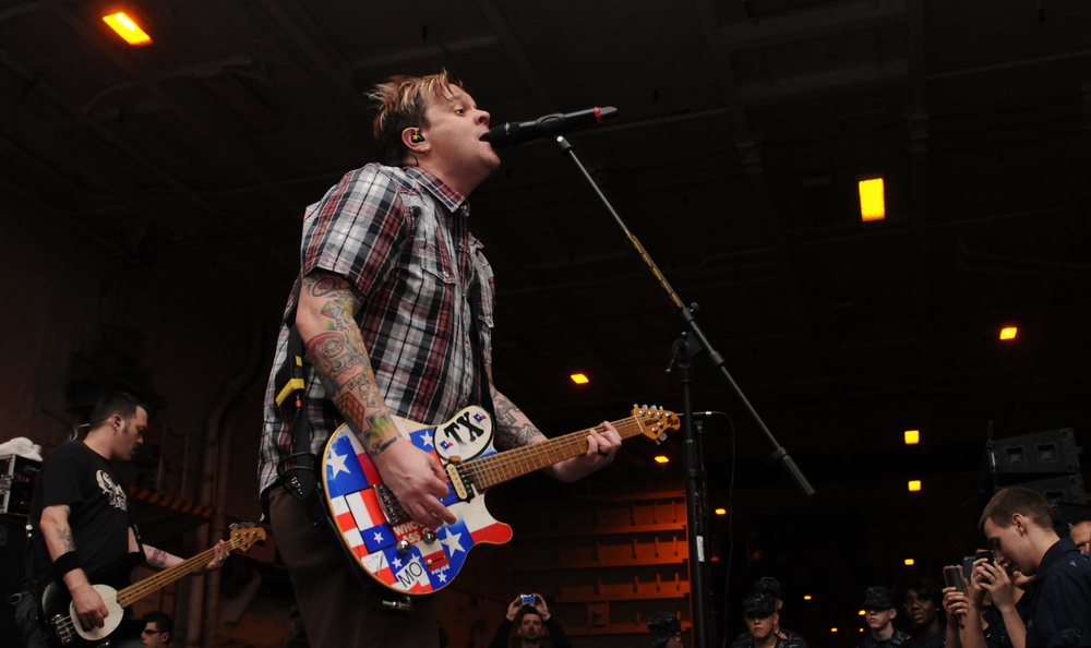 Bowling for Soup plays for USS Abraham Lincoln sailors