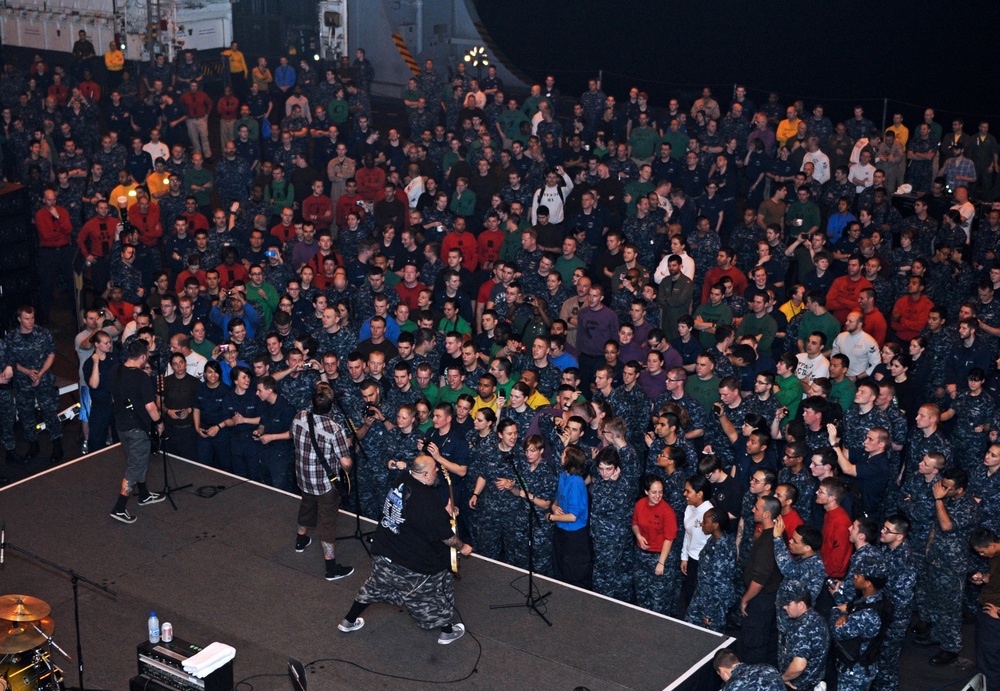 Bowling for Soup plays for USS Abraham Lincoln sailors