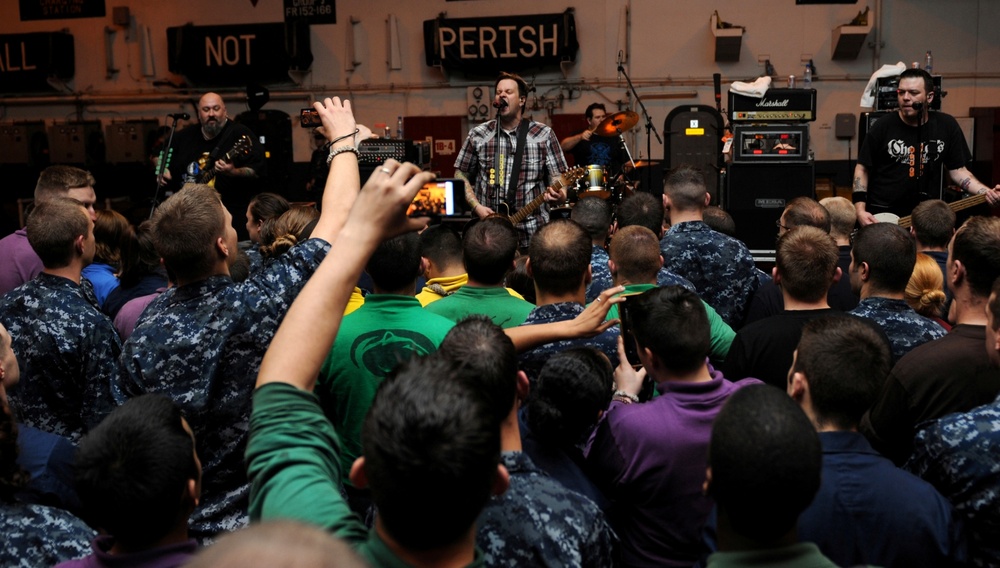 Bowling for Soup plays for USS Abraham Lincoln sailors