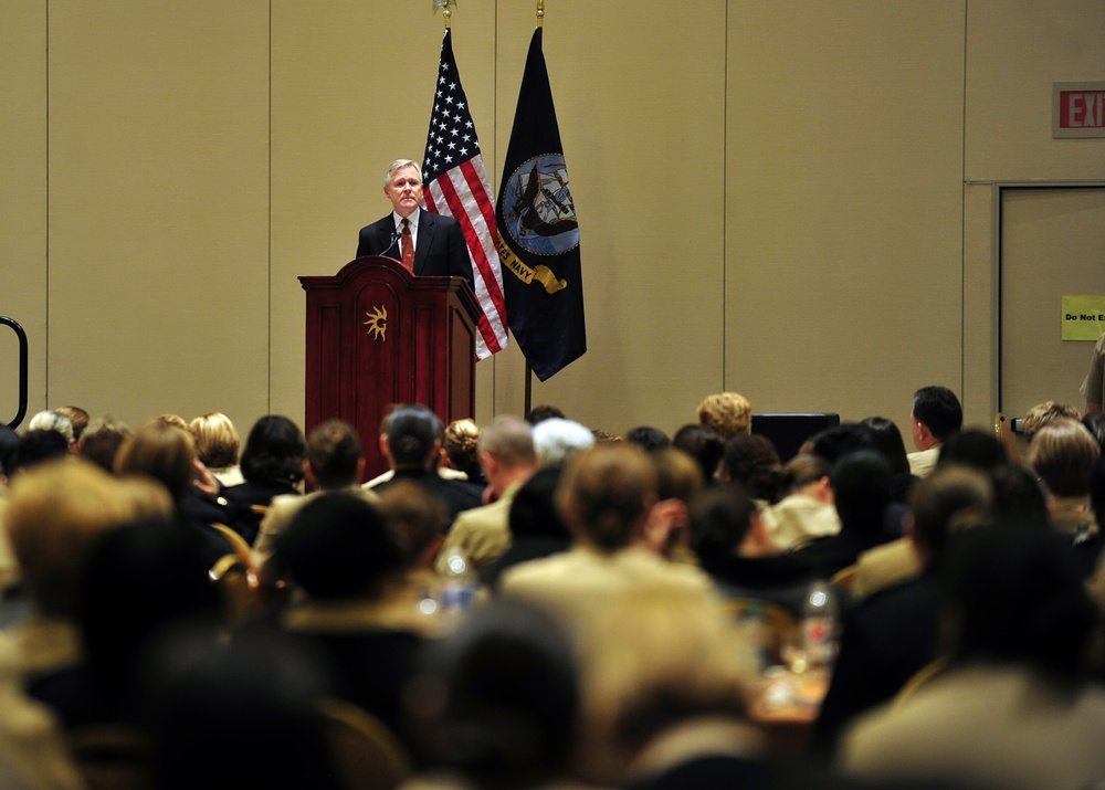 Mabus delivers remarks Joint Women's Leadership Symposium