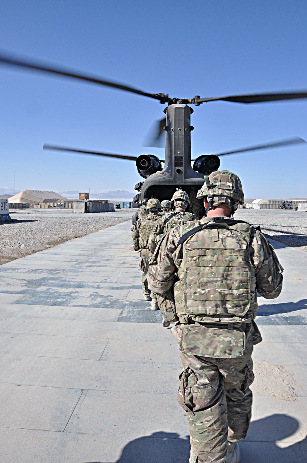 Hundreds of feet above the ground, soldier makes commitment to Army and country