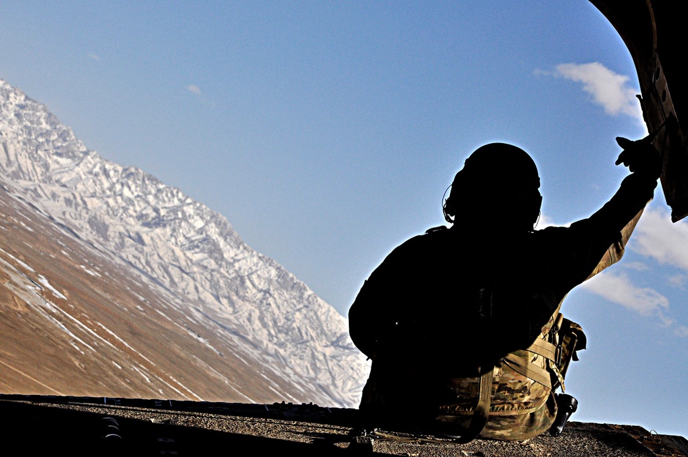 Hundreds of feet above the ground, soldier makes commitment to Army and country