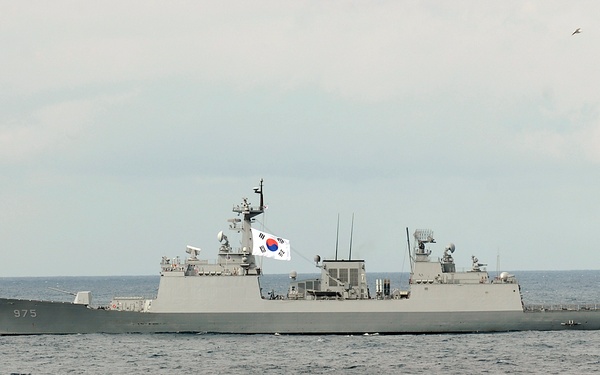 South Korean destroyer transits the Sea of Japan