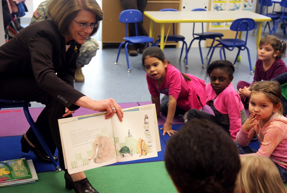 Jeanie Chandler visits Hohenfels Elementary School