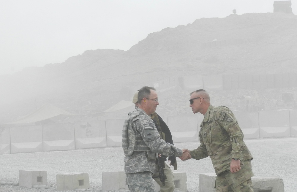 General Alexander vistis Arctic Wolves