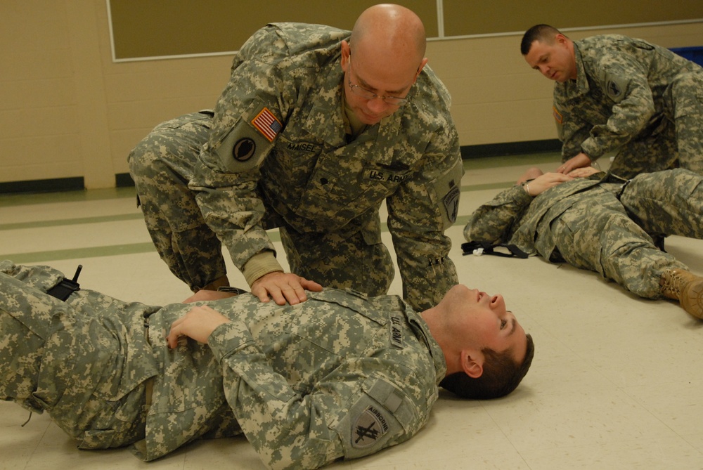 352nd CACOM soldiers learn life saving techniques