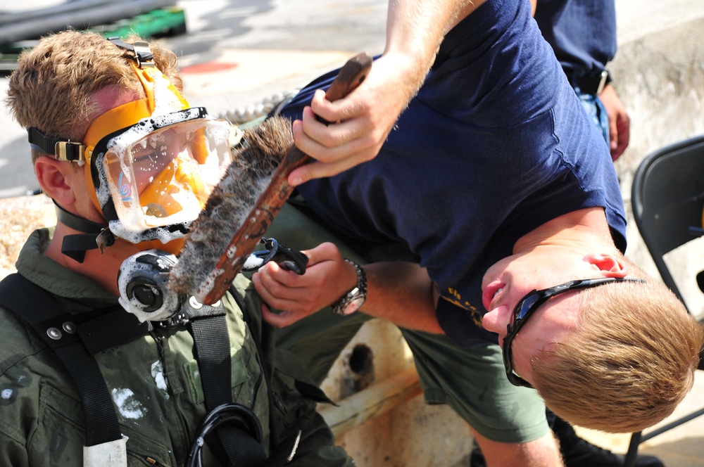 Performing underwater maintenance