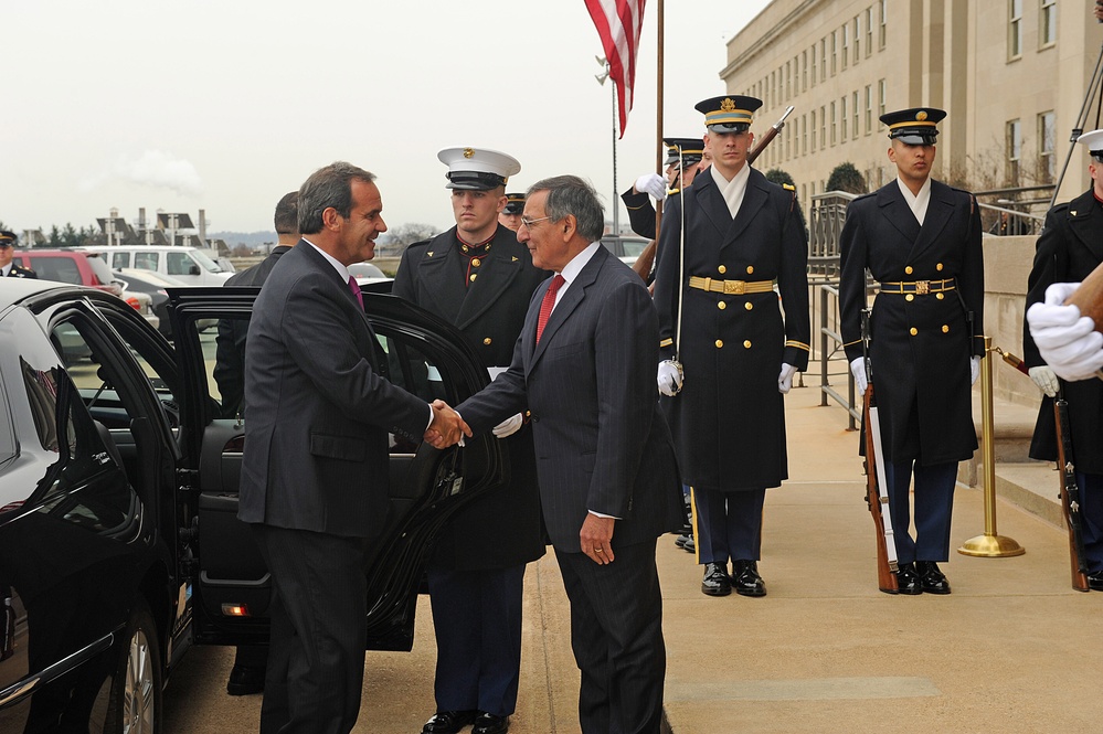 Chilean Minister of Defense visits Pentagon