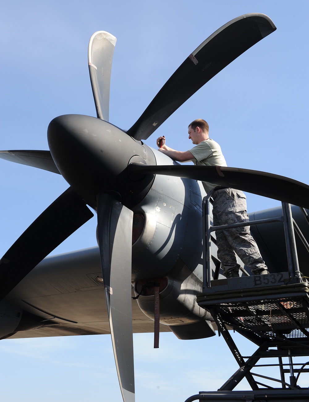 19th maintainers keep C-130s flying