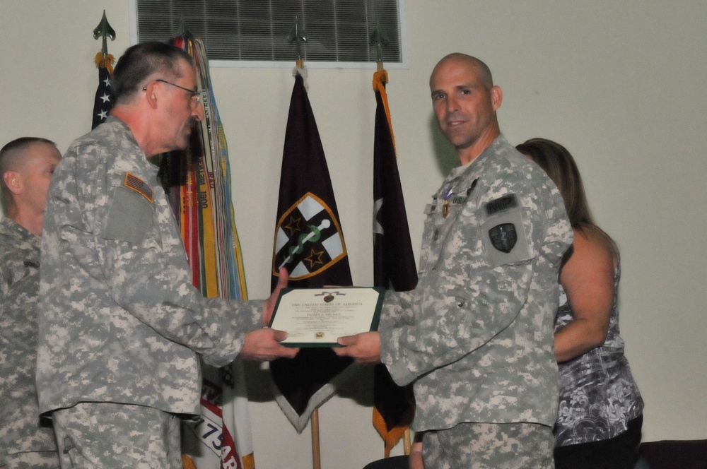 AR-MEDCOM  soldier receives Purple Heart