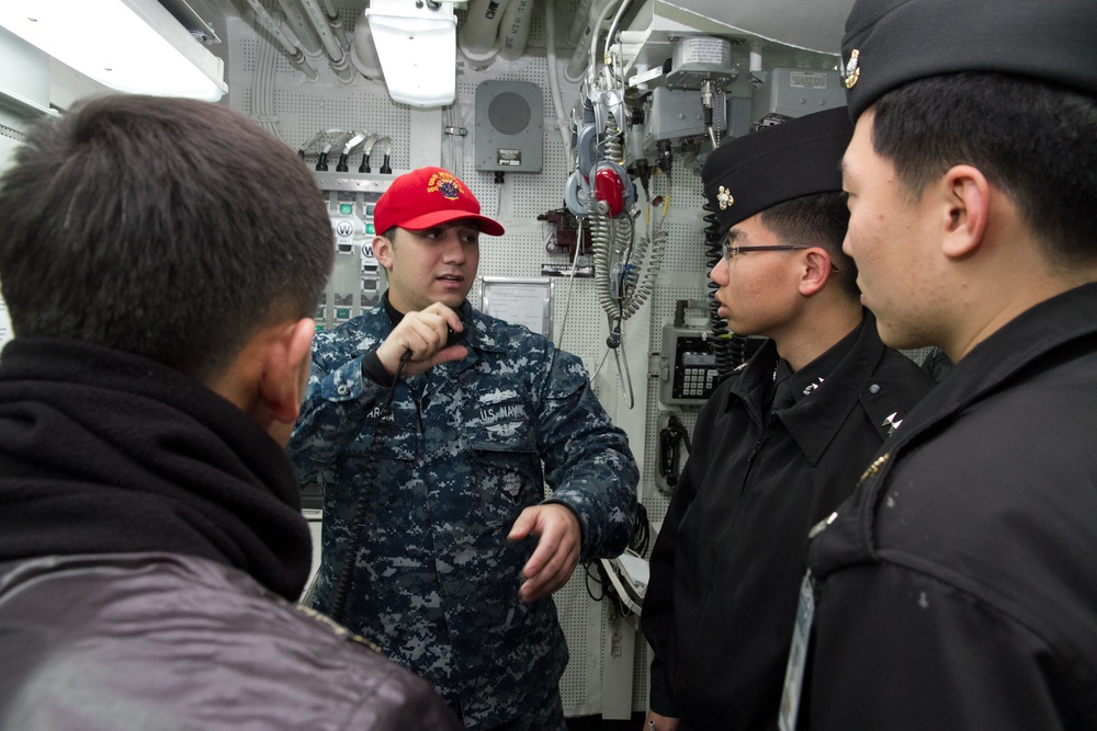 USS Mustin sailor provides tour for South Korean sailors