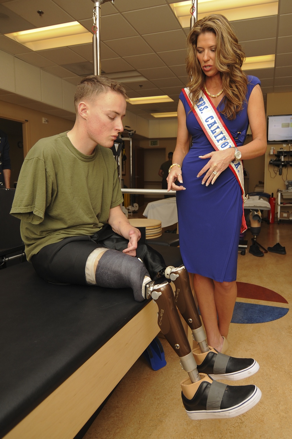 Mrs. California-America 2012 visits Combat and Complex Casualty Care