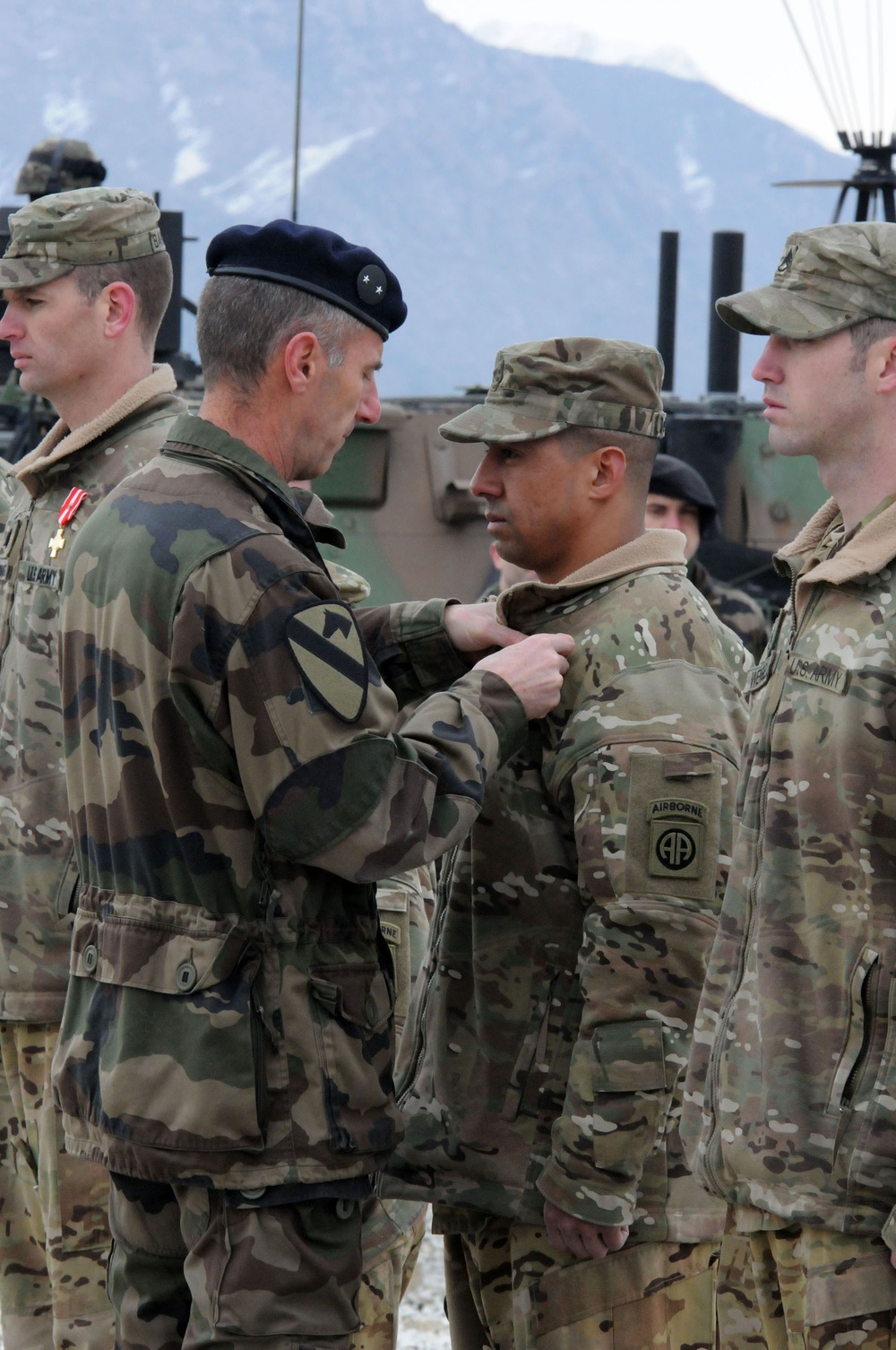 US soldiers receive French award for heroic actions