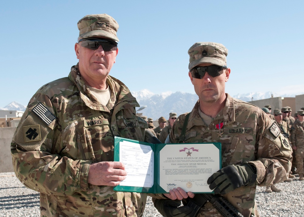 Sgt. 1st Class Erik Wolf receives a Bronze Star