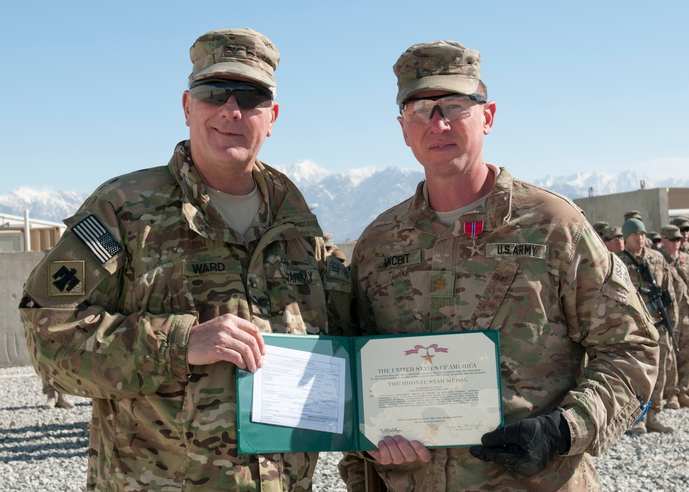 Maj. Barry Vincent awarded the Bronze Star_02