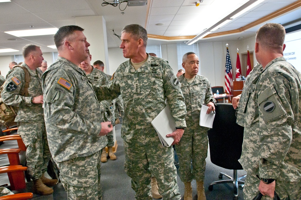 FORSCOM commanding general visits Joint Base Lewis-McChord