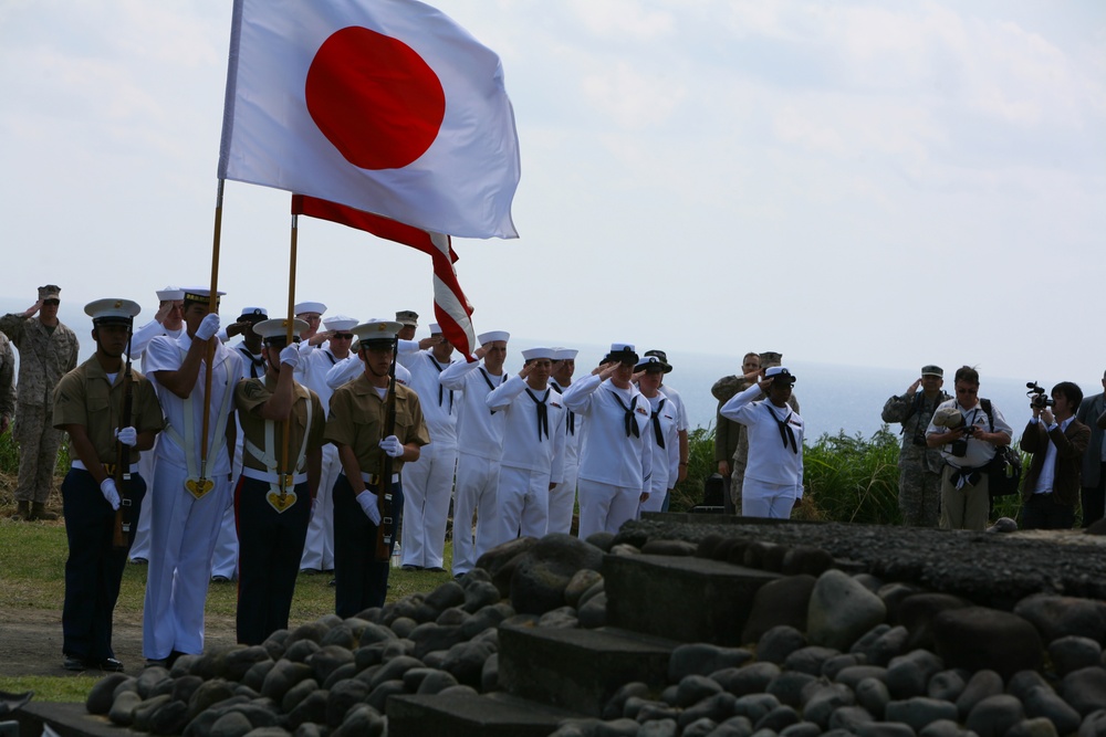 Iwo Jima veterans return to sacred ground