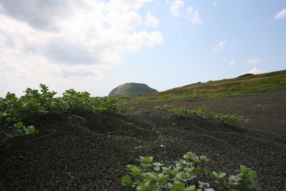 Iwo Jima veterans return to sacred ground