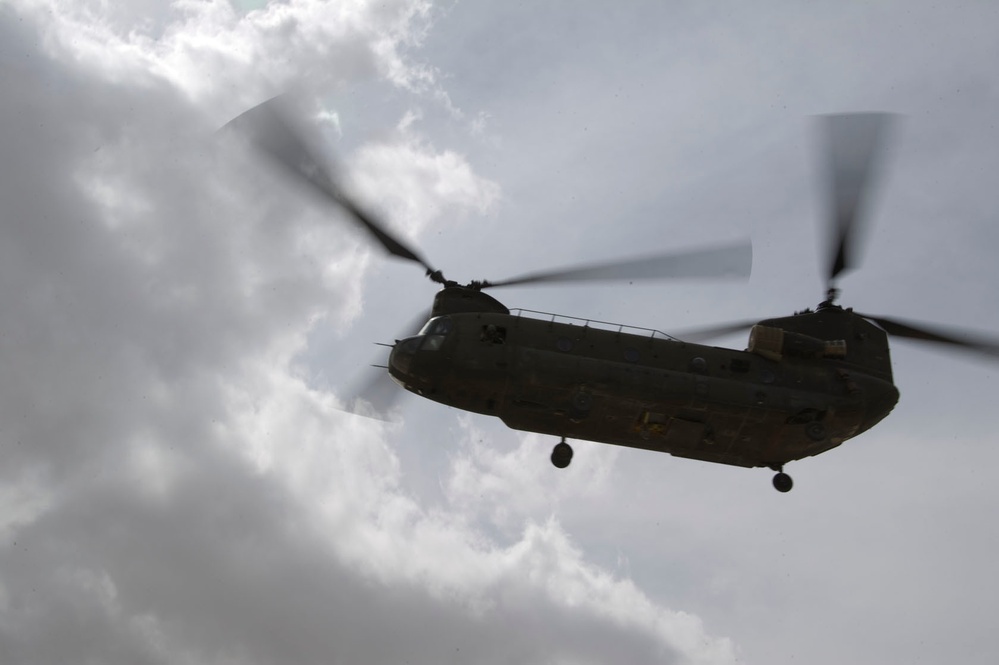 Helicopter delivers supplies to Kahs Uruzgan